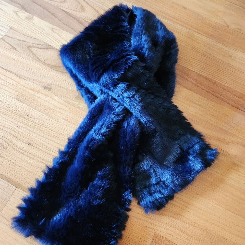 Banana Republic Navy blue Faux fur scarf. NEVER WORN.
